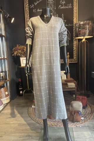 VESTIDO GRIS DE CUADROS 