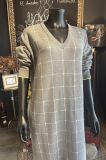 VESTIDO GRIS DE CUADROS 