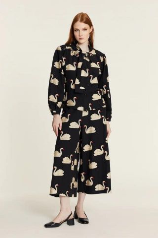 CAMISA CISNES CON LAZADA